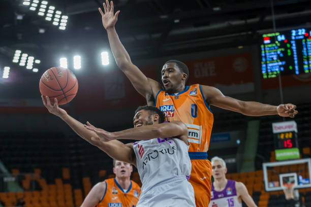 漏判犯规 漏判犯规