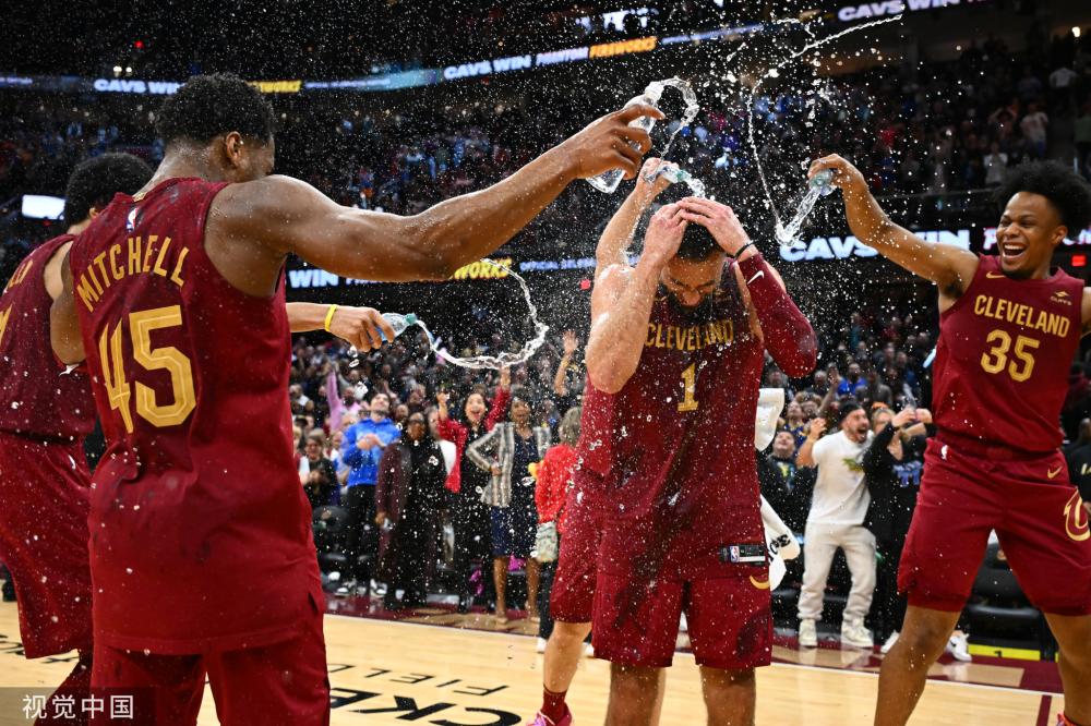 充满了欢声 充满了欢声